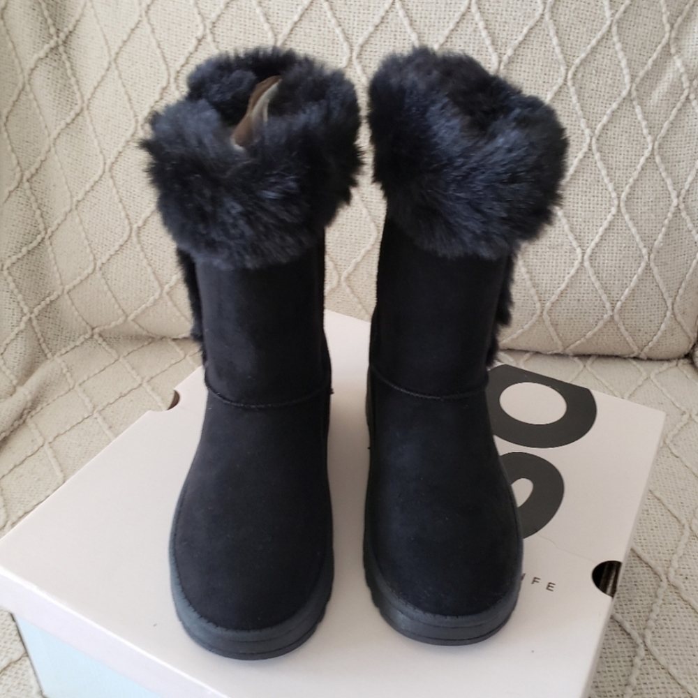 NEW Little Girl Black Fur-Lined Boots - Picture 5 of 7